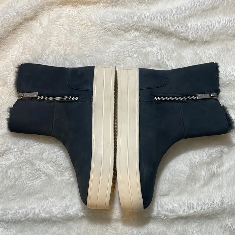 J/Slides‎ Booties - Picture 3 of 7